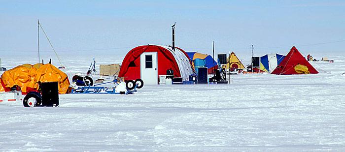 Gamburtsev-Expedition-Camp