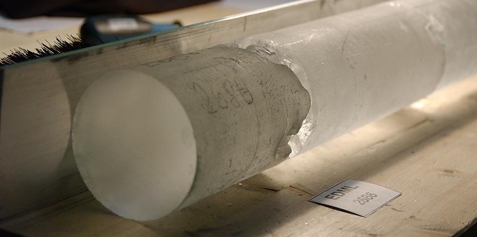 Eiskerne speichern das Klima der Vergangenheit. Das European Project of Ice Coring in Antarctica (EPICA) hat zum Ziel Eiskerne im Dronning Maud Land zu bergen. Foto: Hubertus Fischer
