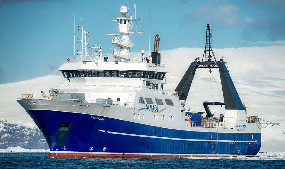 Die RV Tangaroa, das neuseelÃ¤ndische Forschungsschiff, bildete die Plattform, von der aus die Forscher ihre Arbeiten durchfÃ¼hren konnten. Photo: Dave Allen, NIWA