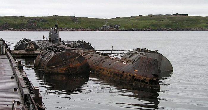 Das Atom U-Boot K-159 war jahrelang in der Marinebasis «Gremicha» verankert und sollte zur Entsorgung in eine Werft in Poljarny geschleppt werden.