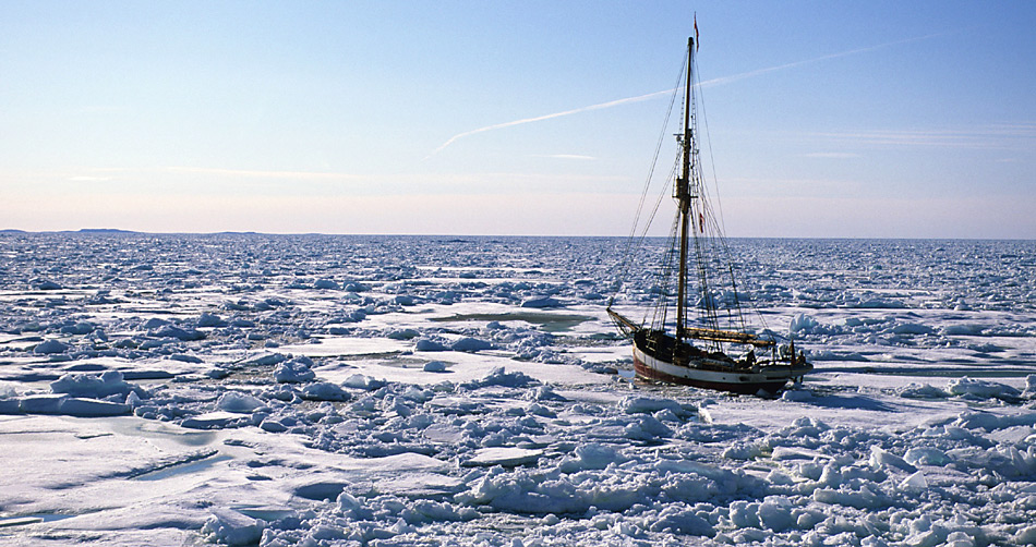 im Jahr 2004 durchfuhr Arved Fuchs mit der Dagmar Aaen zum zweiten Mal die Nordwestpassage.